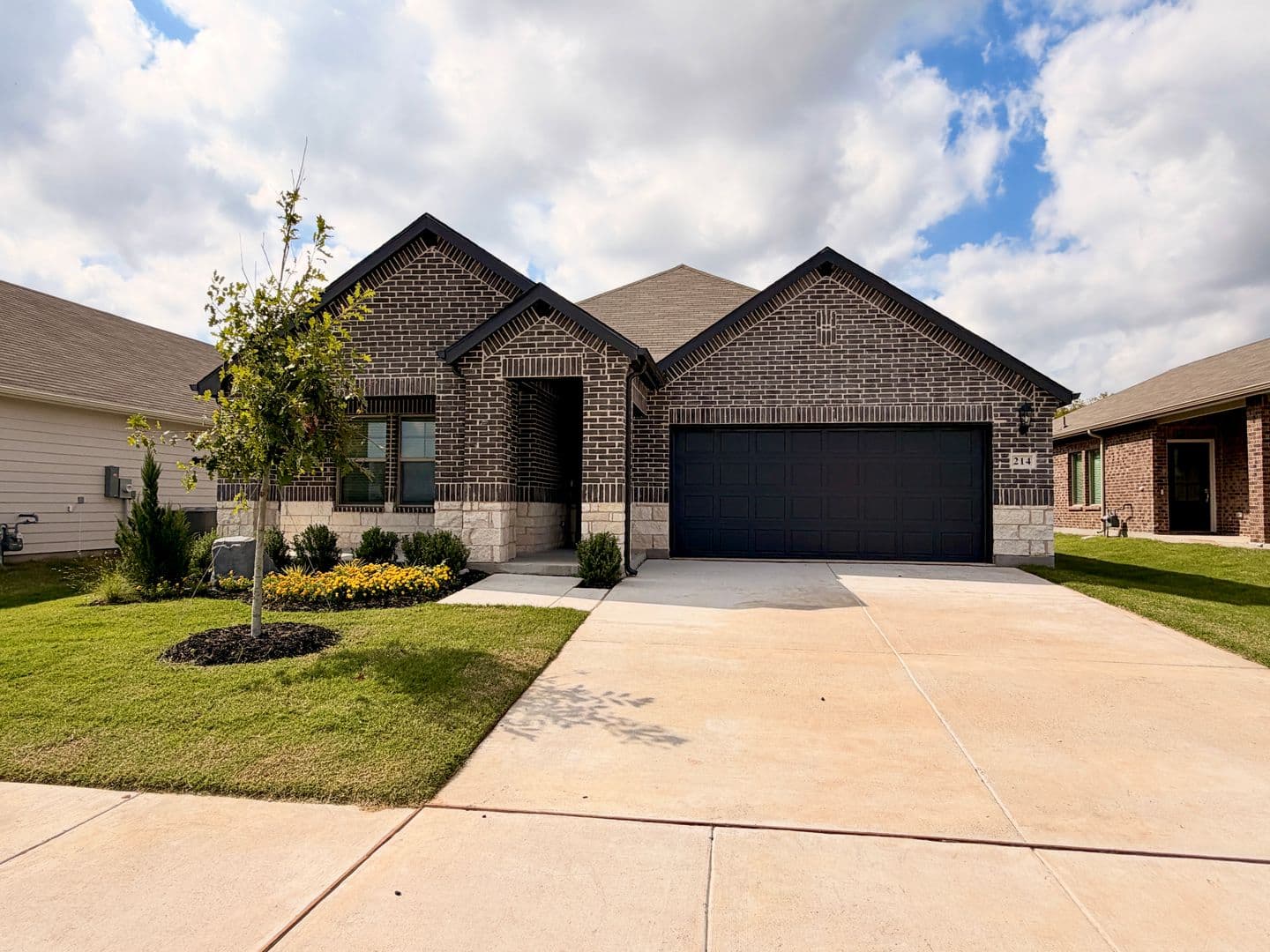 Sherman House: 214 Winchester Lane