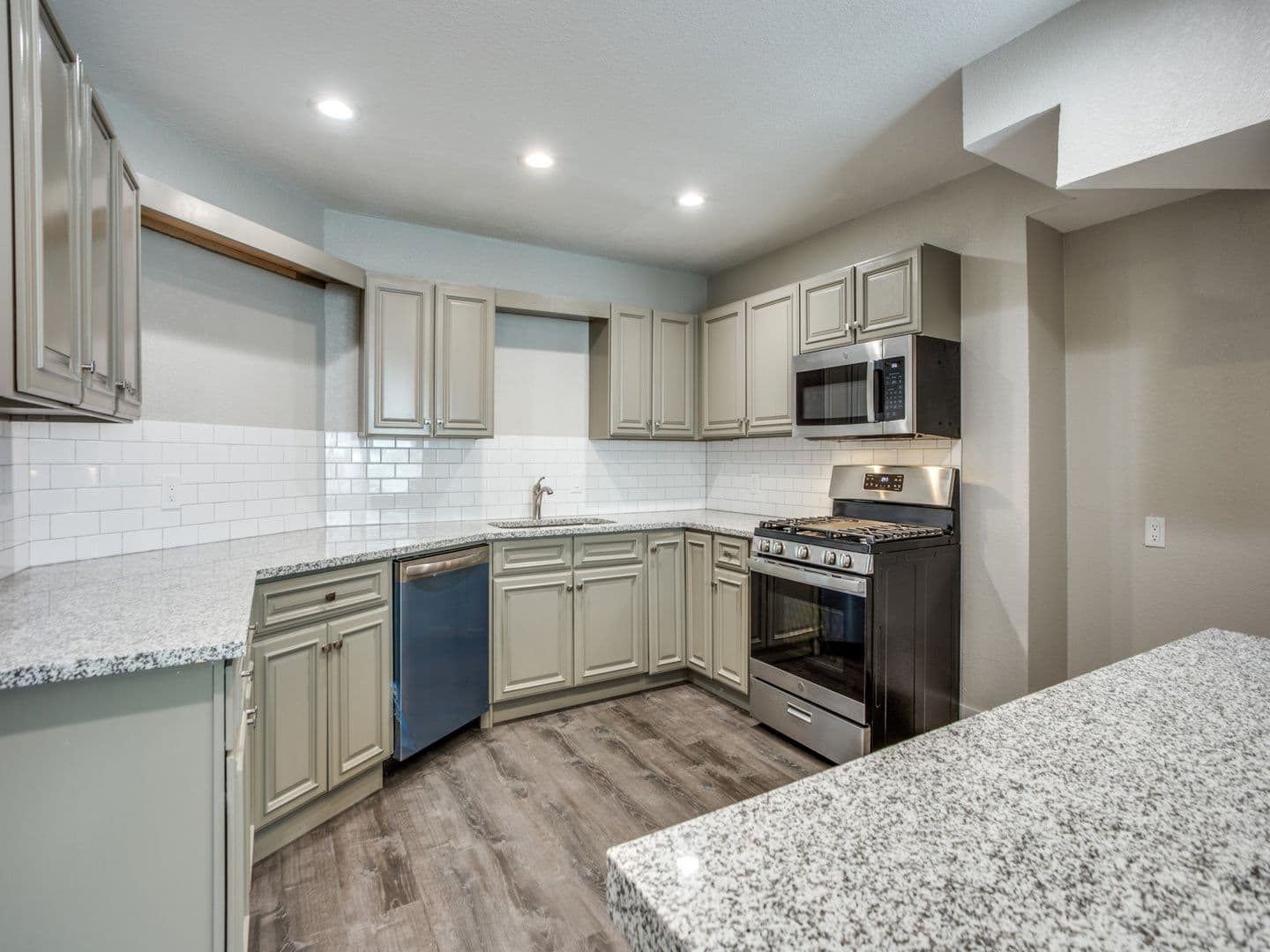 Denison House: 901 W. Morton
