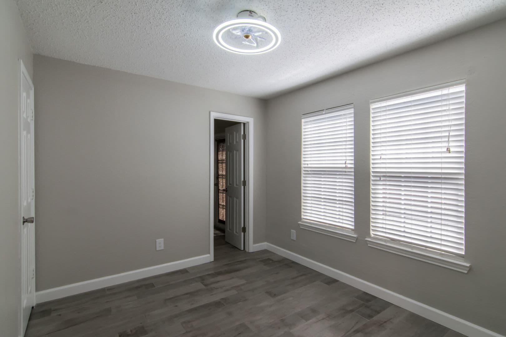 Dallas House: 3142 Royal Gable Drive