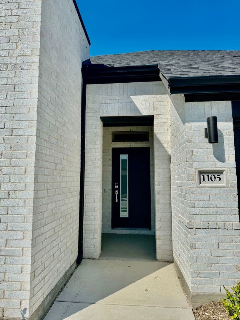 Melissa House: 1105 Mahogany Dr