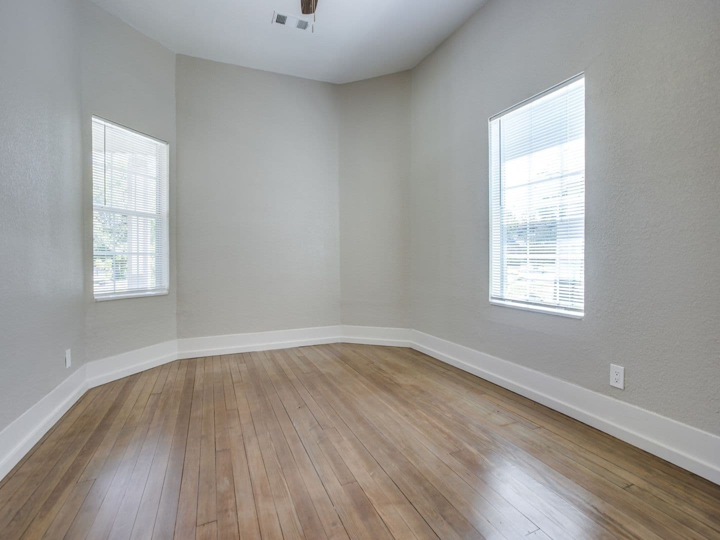 Denison House: 901 W. Morton