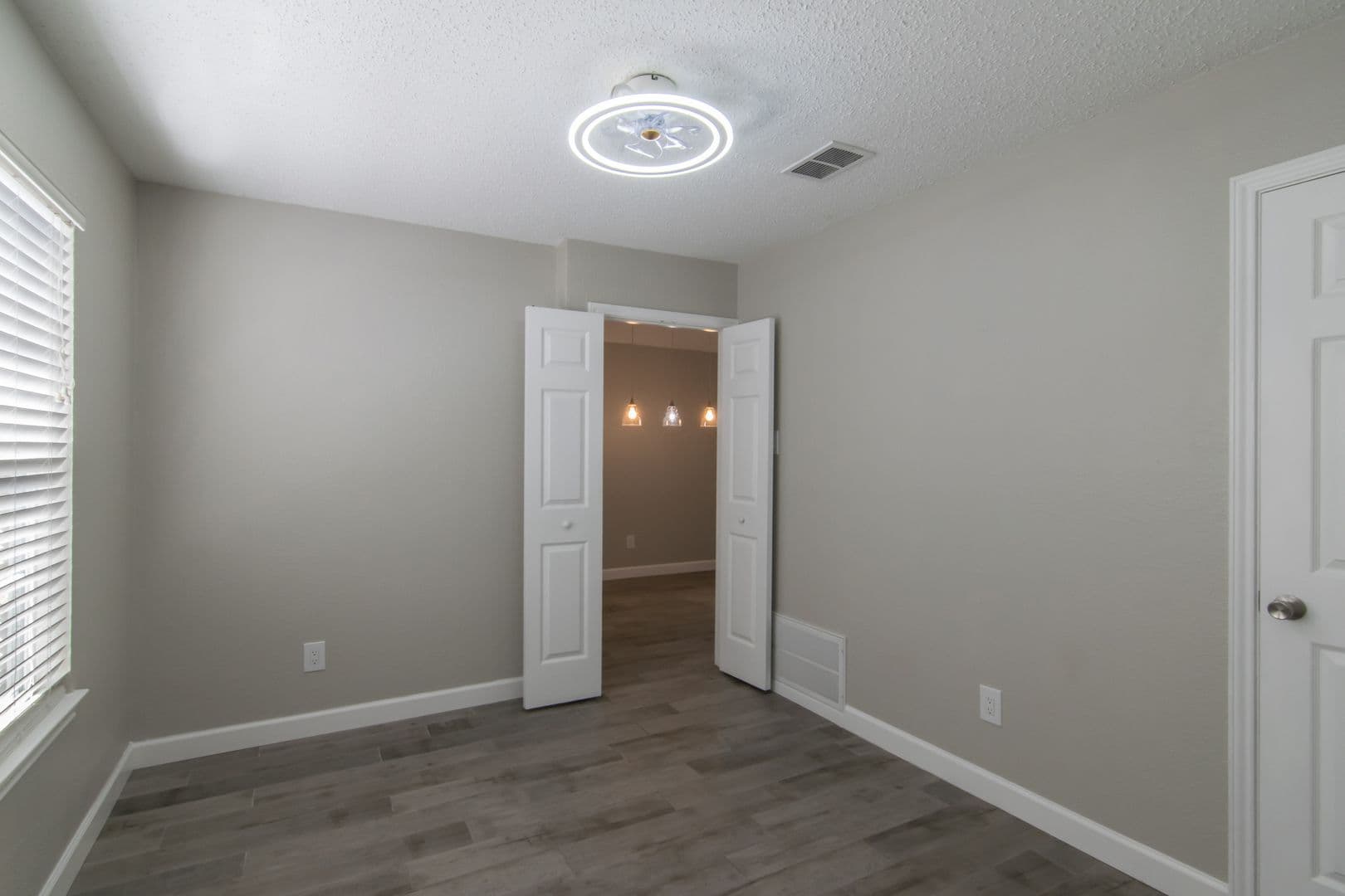 Dallas House: 3142 Royal Gable Drive