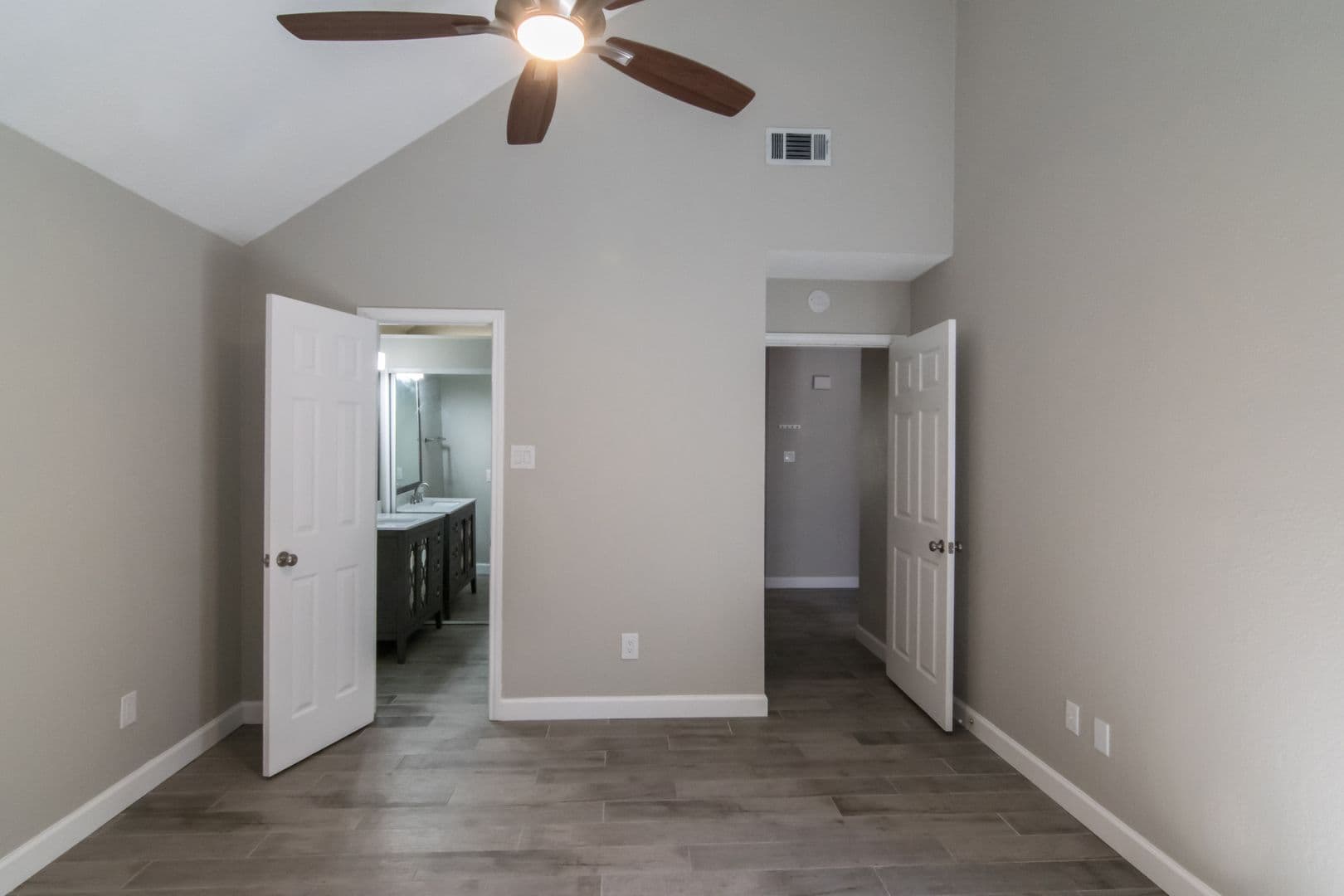 Dallas House: 3142 Royal Gable Drive