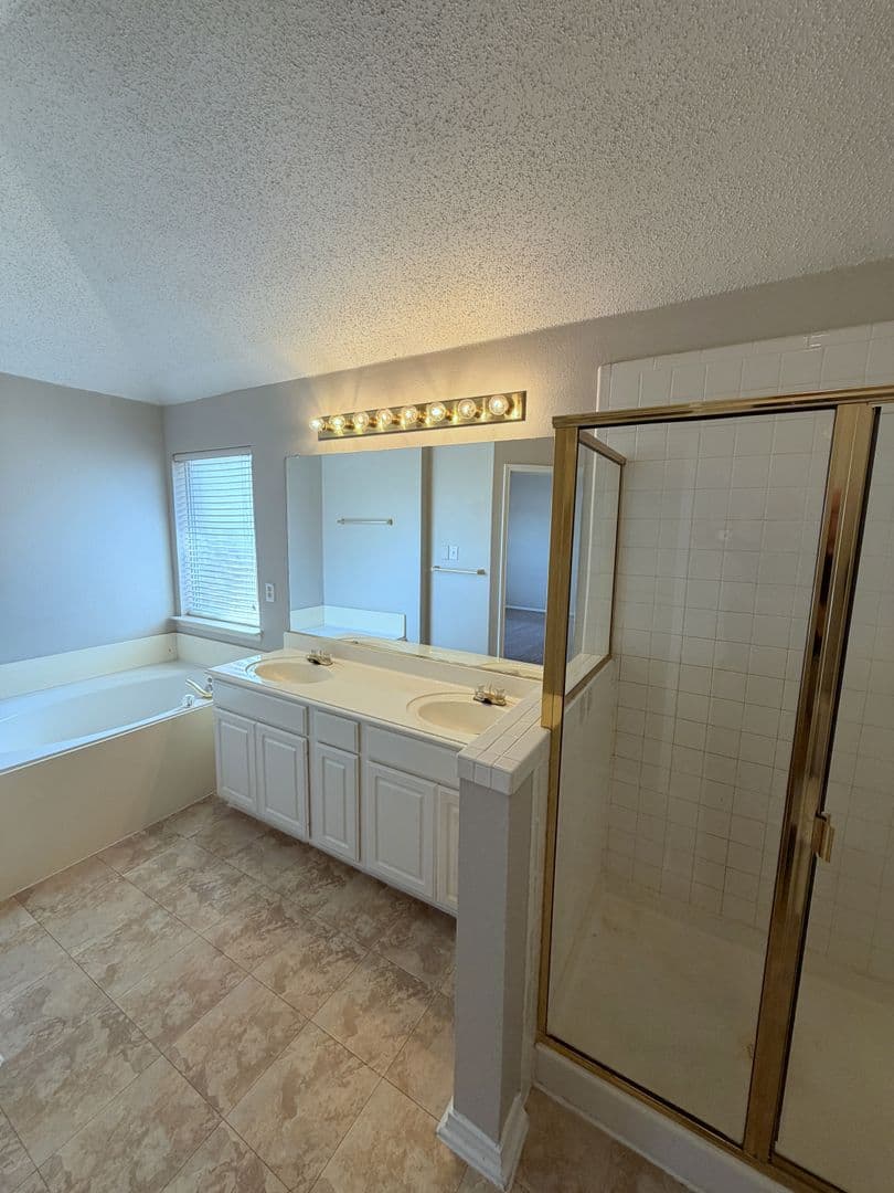 Mesquite House: 2617 Ash Creek