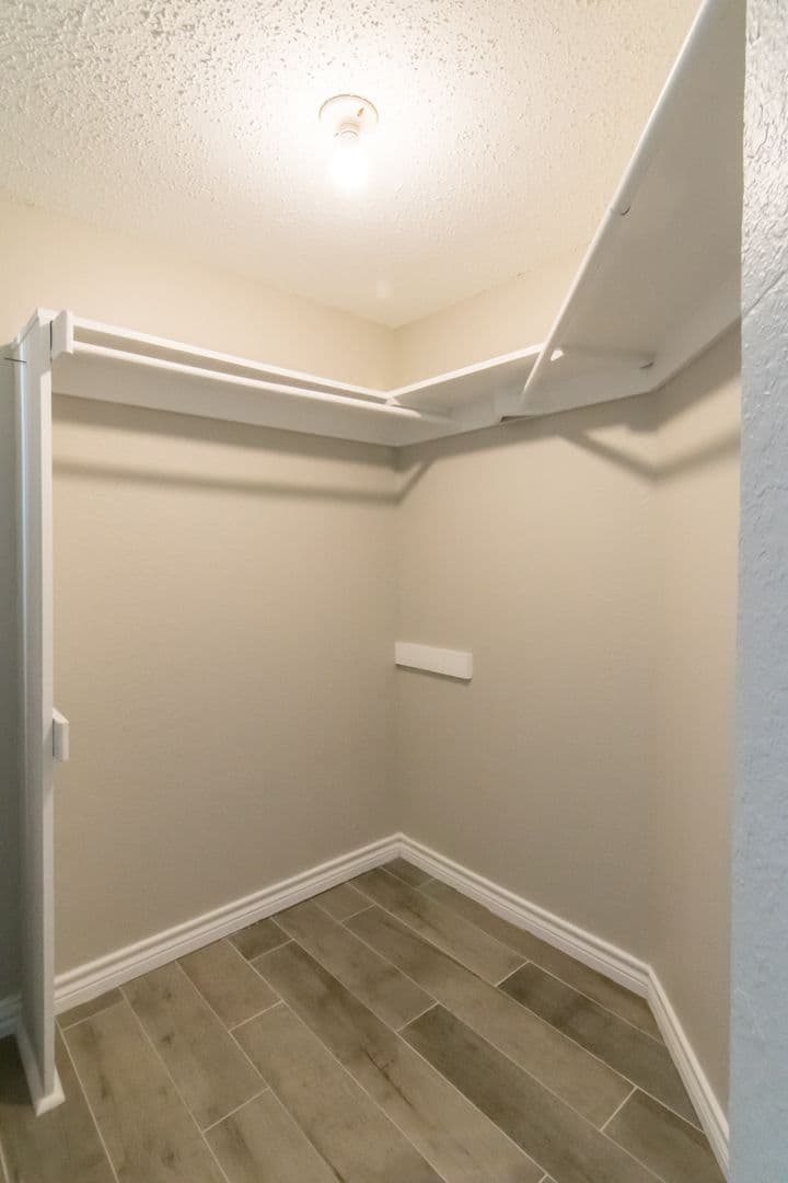 Dallas House: 3142 Royal Gable Drive