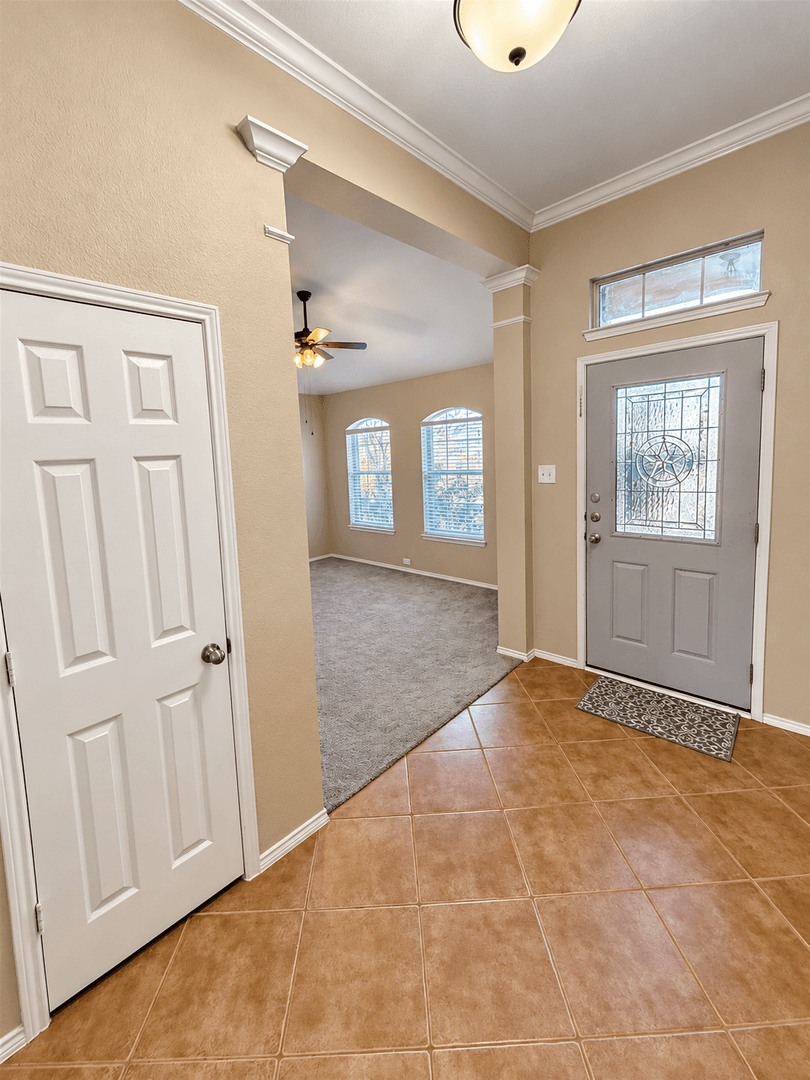 Forney House: 2111 Red River Rd