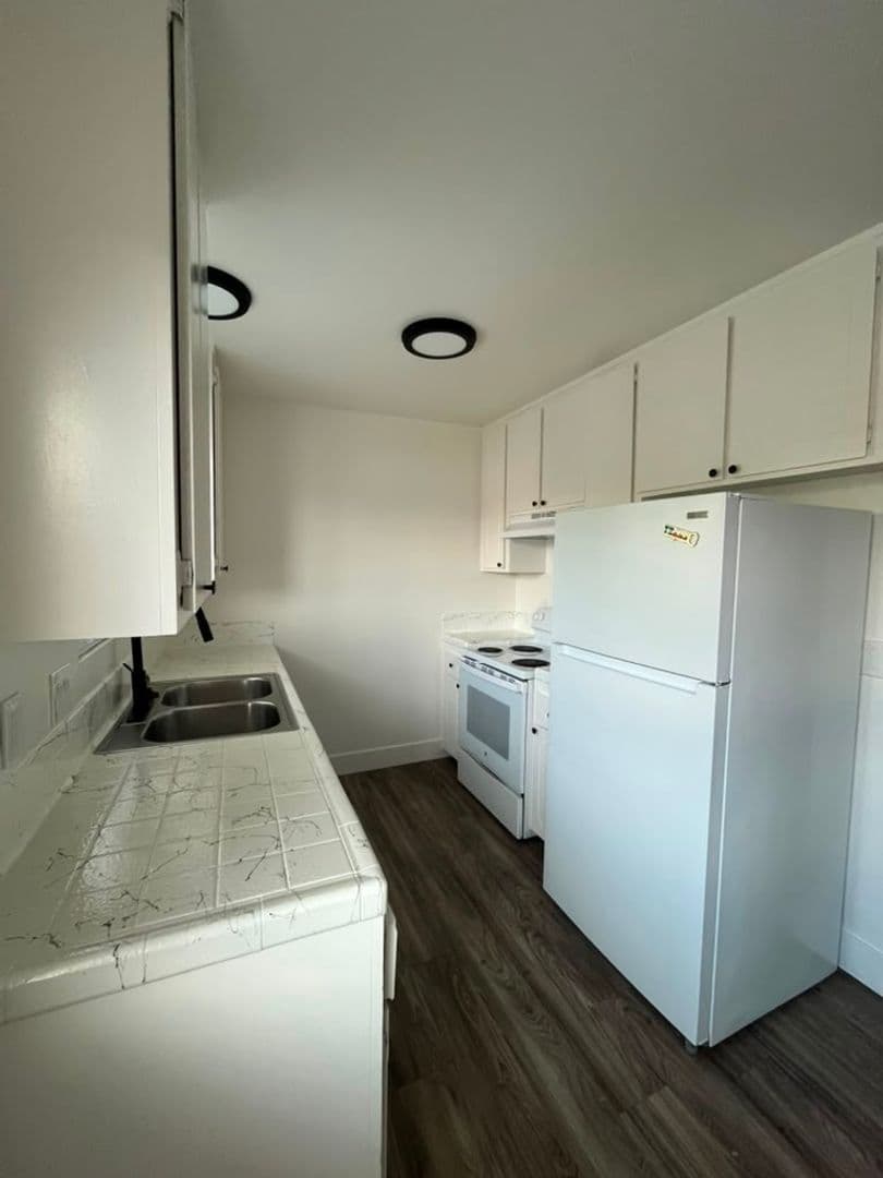 Imperial Beach Apartment: 1415 14th St.