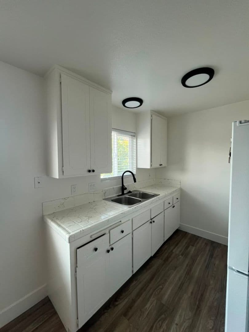 Imperial Beach Apartment: 1415 14th St.