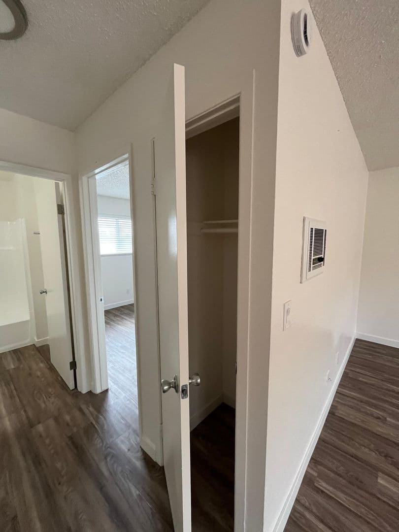 Imperial Beach Apartment: 1380 Hemlock ave
