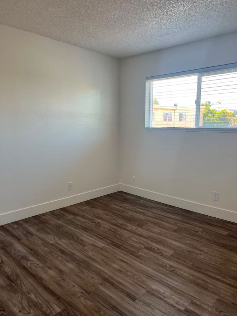 Imperial Beach Apartment: 1415 14th St.