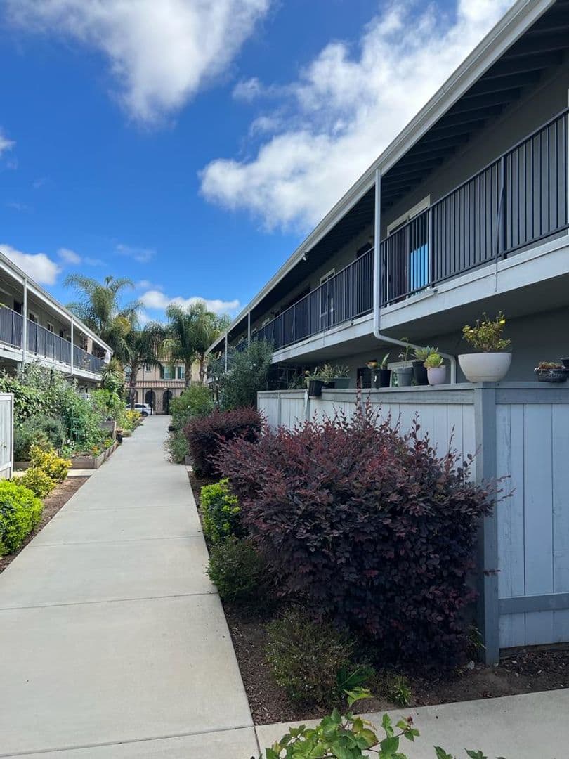 San Diego Apartment: 8501-49 Glenhaven