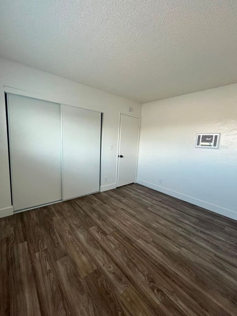 Imperial Beach Apartment: 1415 14th St.
