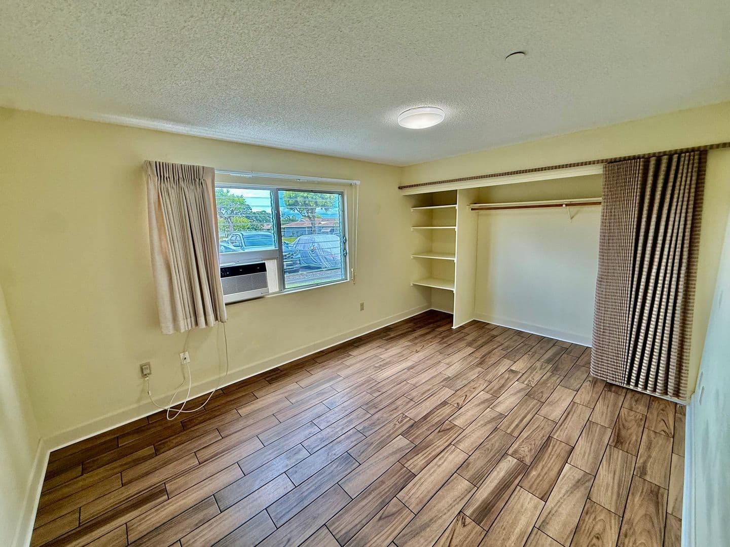 Mililani Condo: 95-1050 Makaikai St. Apt. 21-B