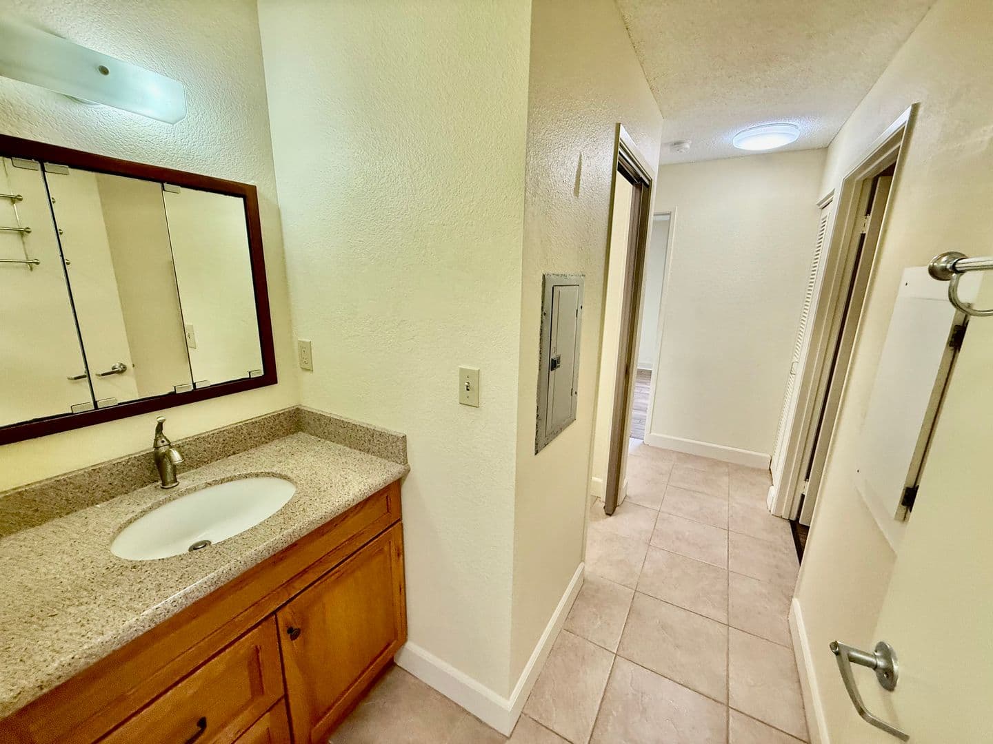 Mililani Condo: 95-1050 Makaikai St. Apt. 21-B