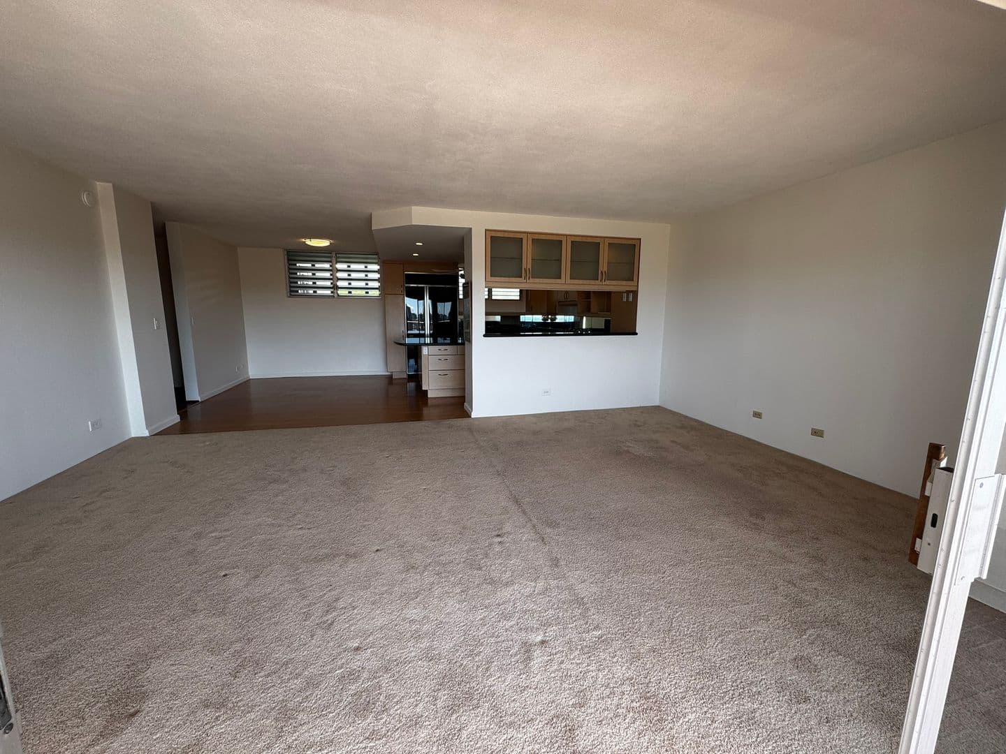 Honolulu Condo: 999 Wilder Ave #1403