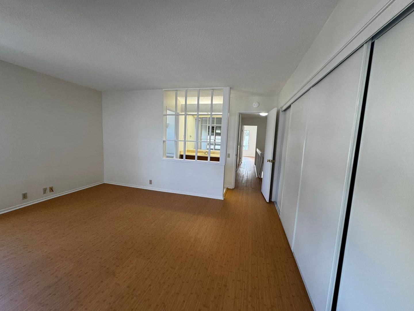 Honolulu House: 598 Hahaione Street #1G