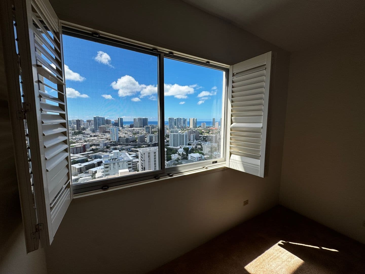 Honolulu Condo: 999 Wilder Ave #1403