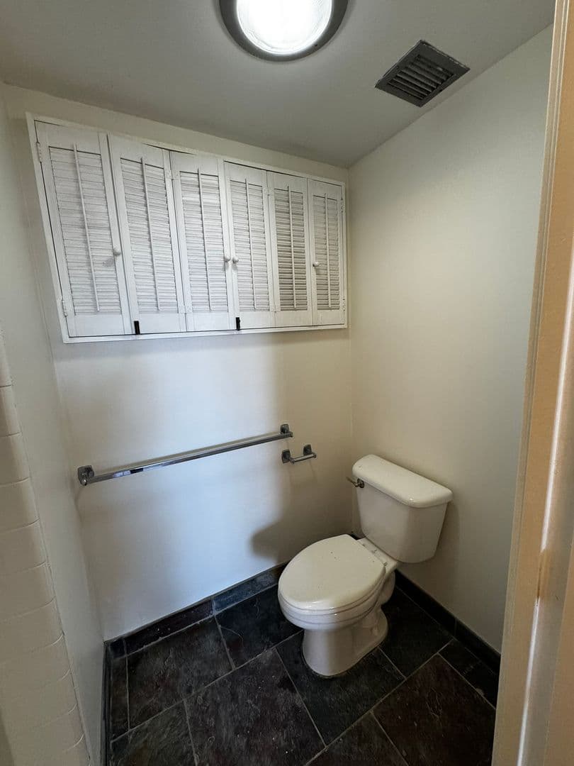 Honolulu Condo: 999 Wilder Ave #1403