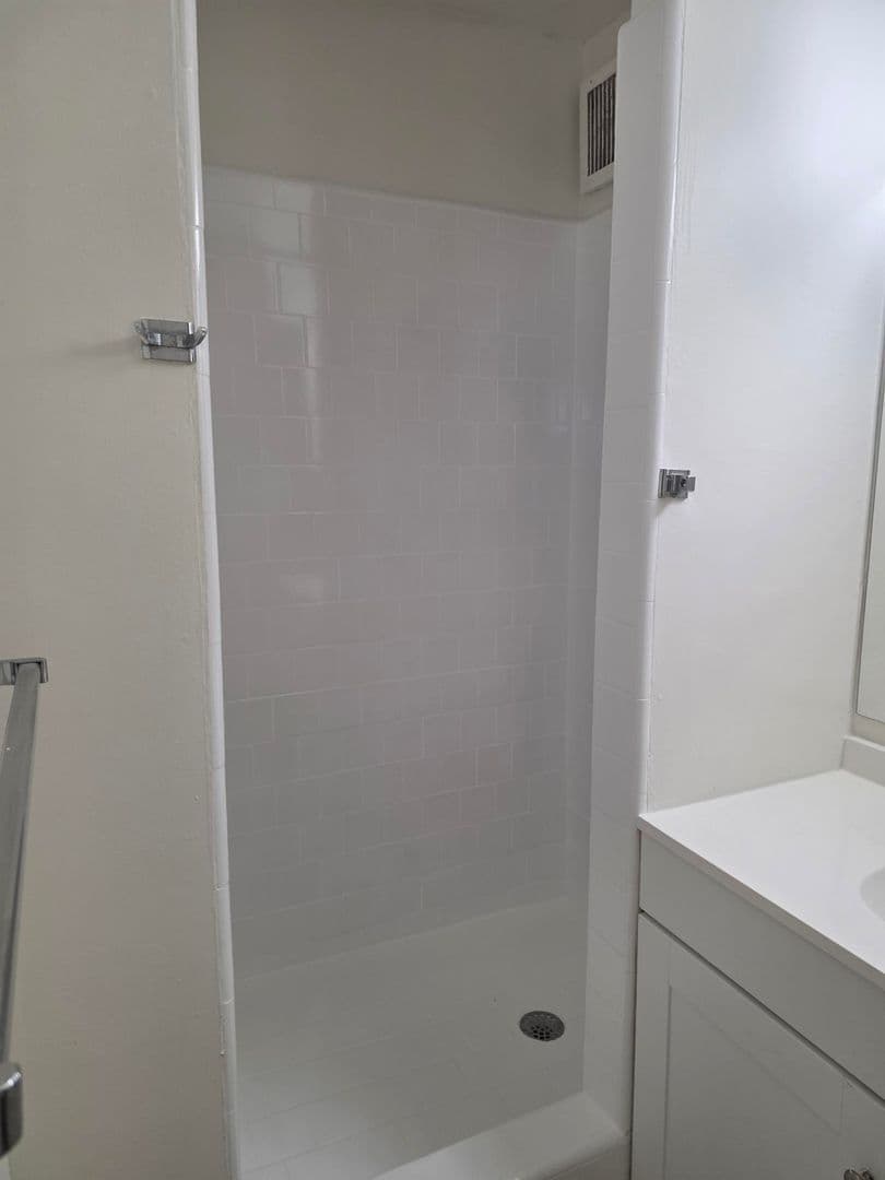 Honolulu Apartment: 1533 Liholiho St.