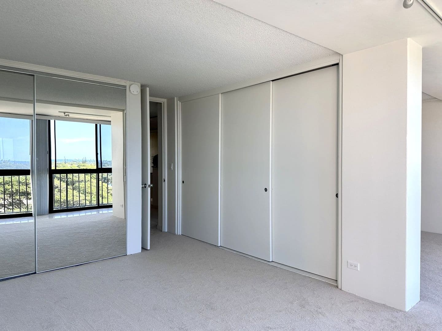 Honolulu Condo: Kahala Towers
