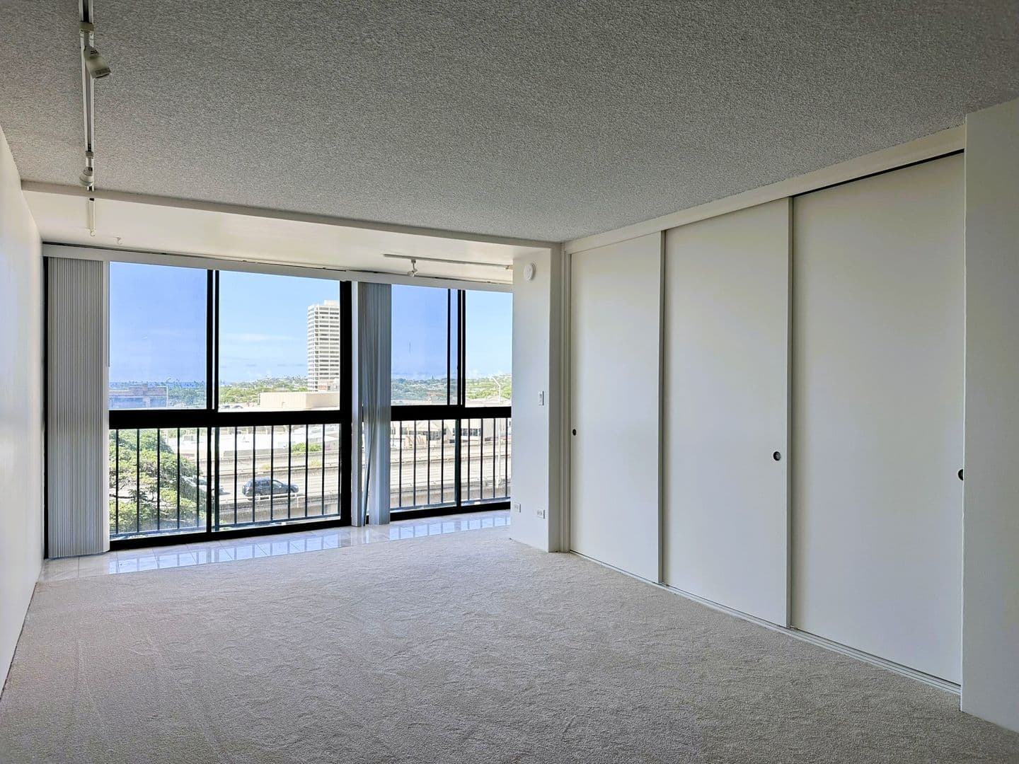 Honolulu Condo: Kahala Towers