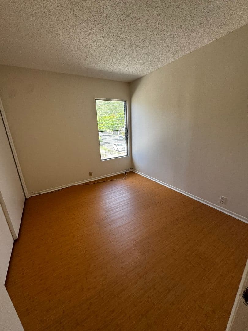 Honolulu House: 598 Hahaione Street #1G