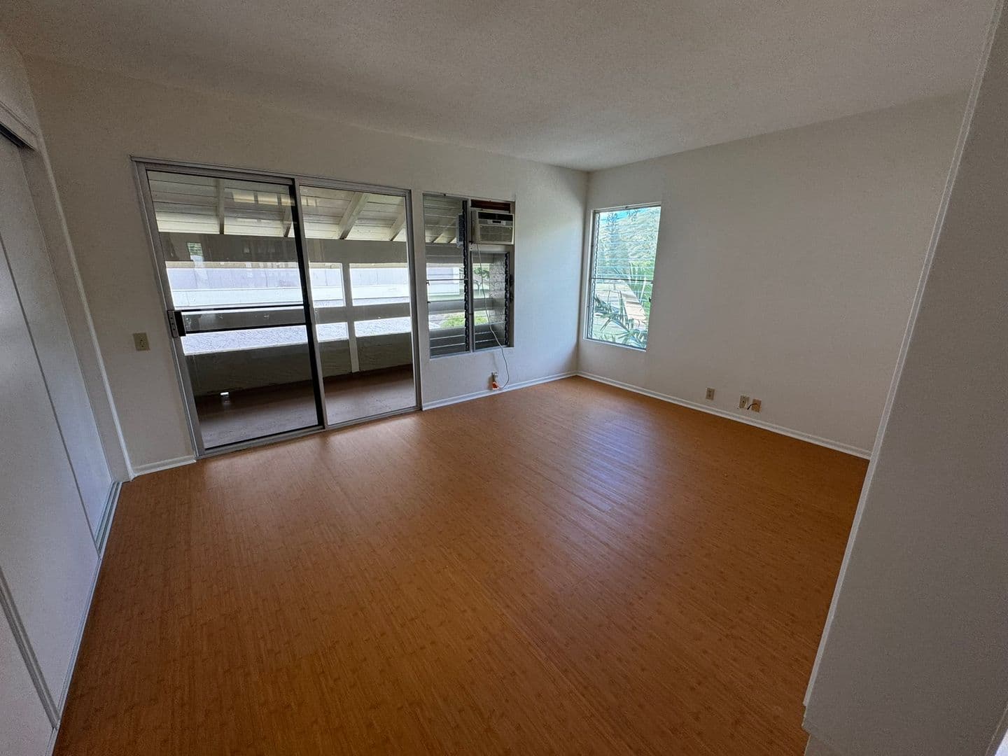 Honolulu House: 598 Hahaione Street #1G