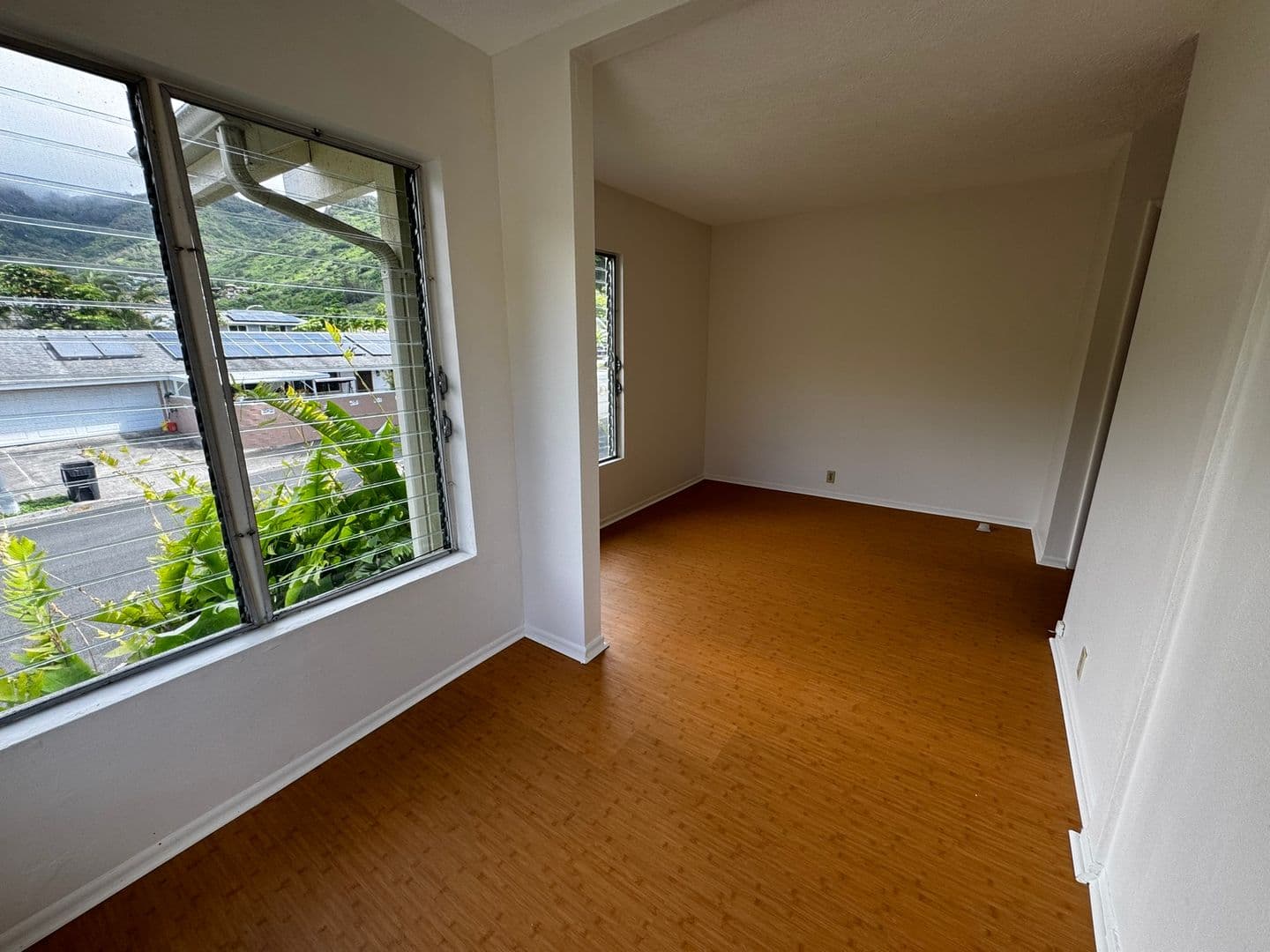 Honolulu House: 598 Hahaione Street #1G
