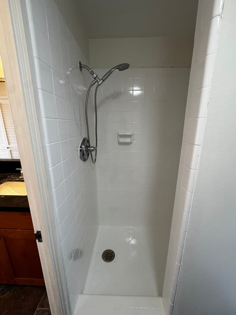 Honolulu Condo: 999 Wilder Ave #1403