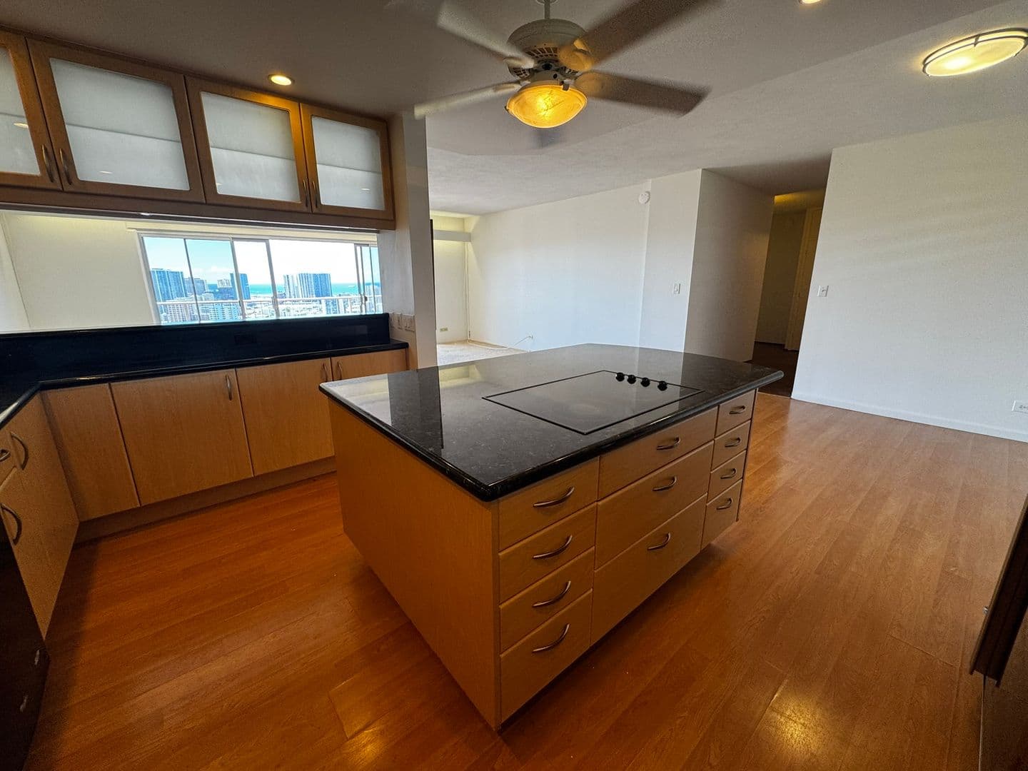 Honolulu Condo: 999 Wilder Ave #1403