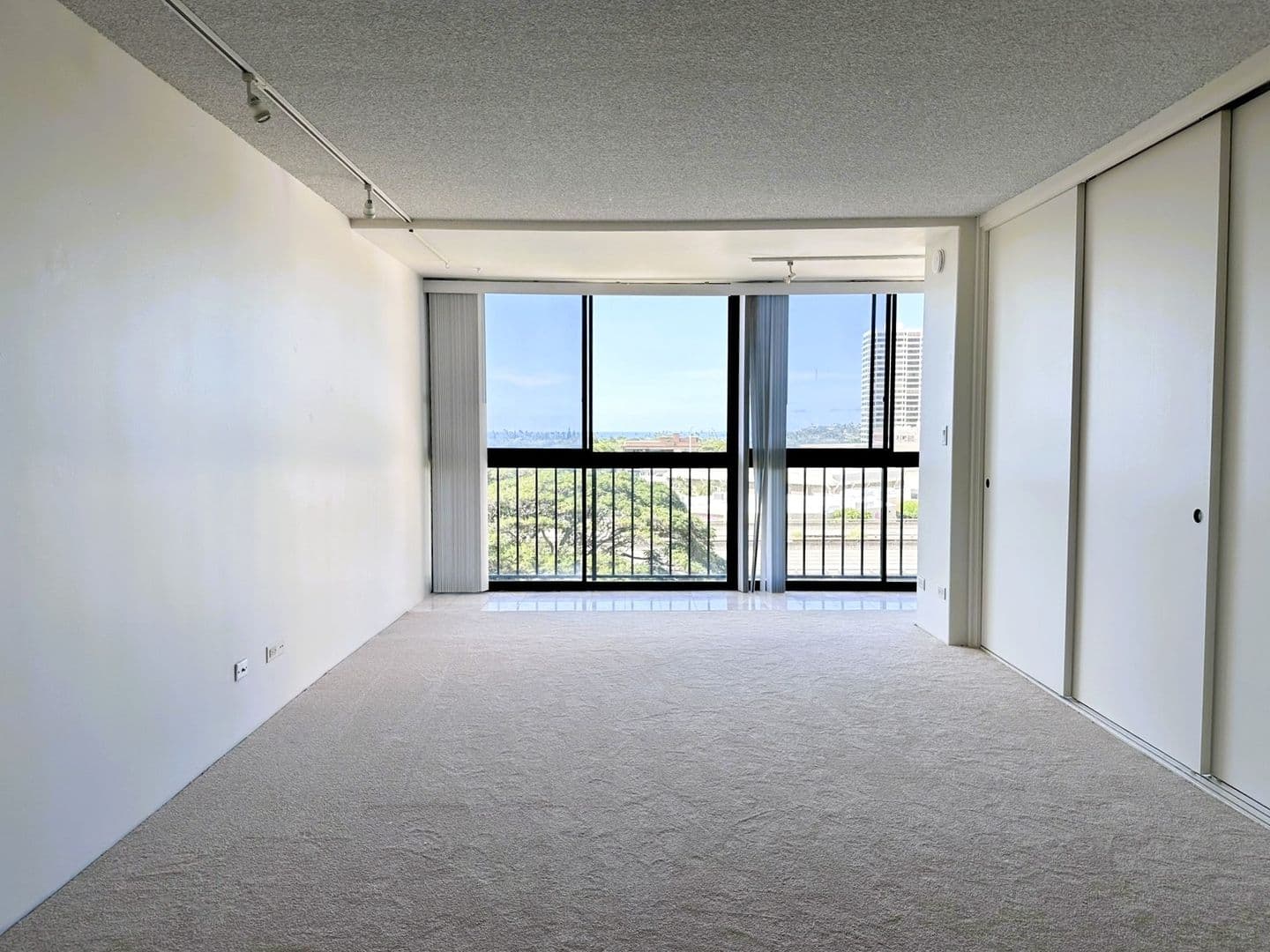 Honolulu Condo: Kahala Towers