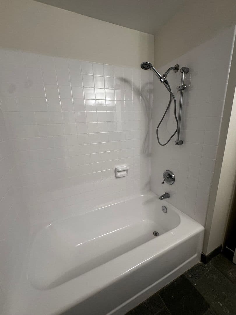 Honolulu Condo: 999 Wilder Ave #1403