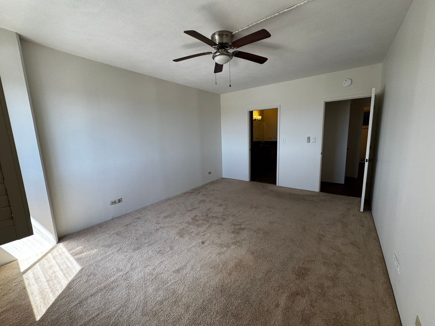 Honolulu Condo: 999 Wilder Ave #1403