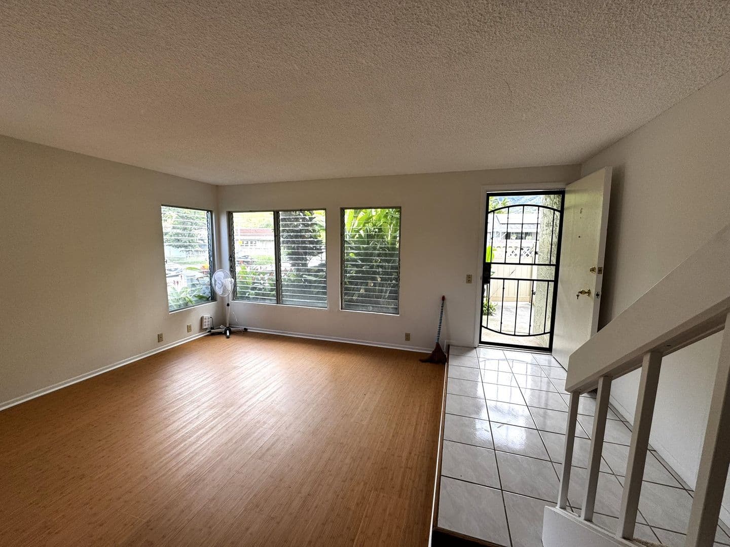 Honolulu House: 598 Hahaione Street #1G