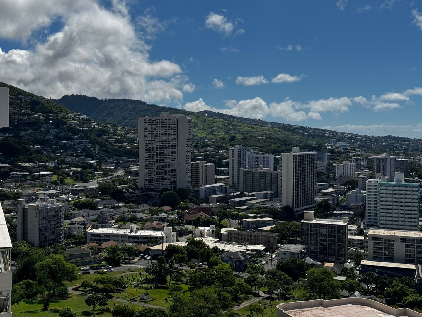 Honolulu Condo: 999 Wilder Ave #1403