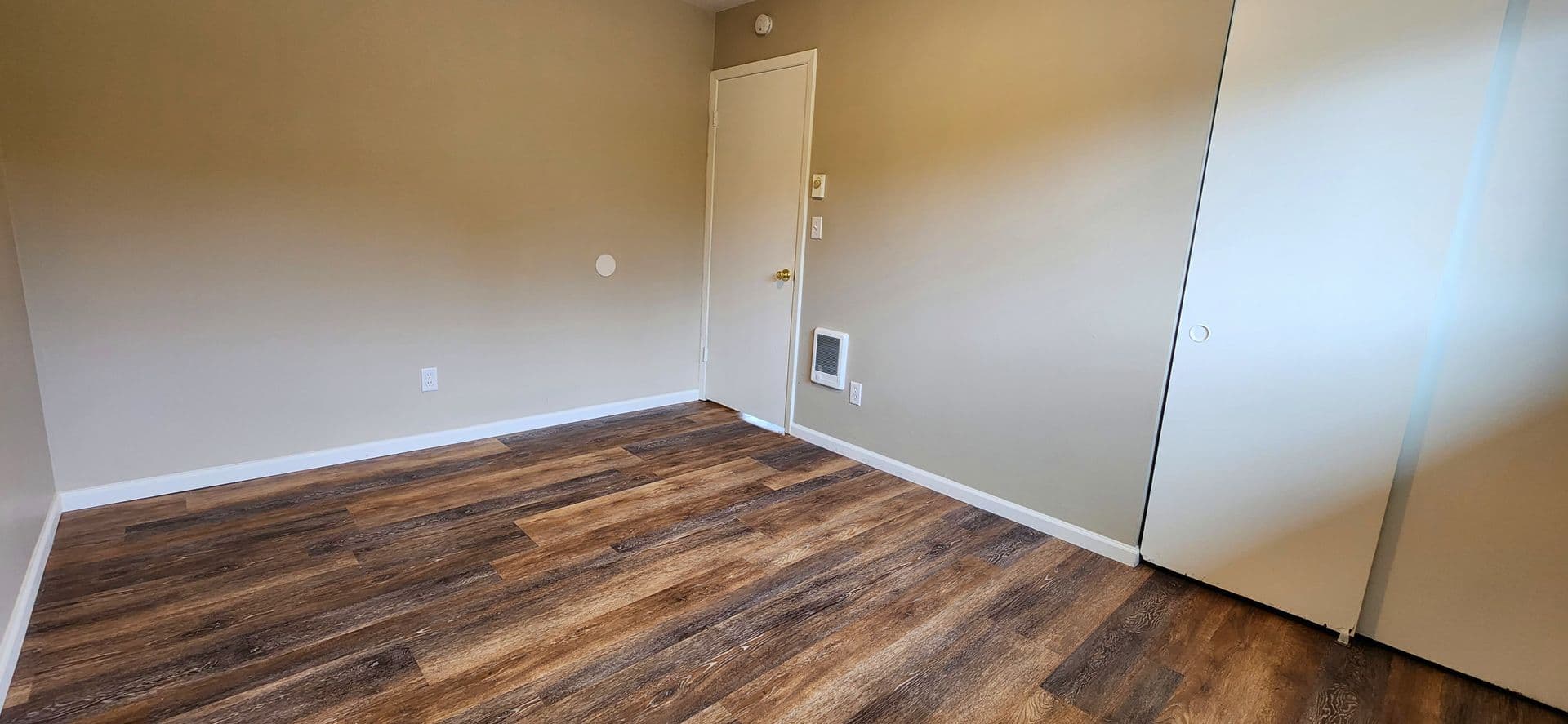 Milwaukie Multiplex: 13214 - 13320 River Rd
