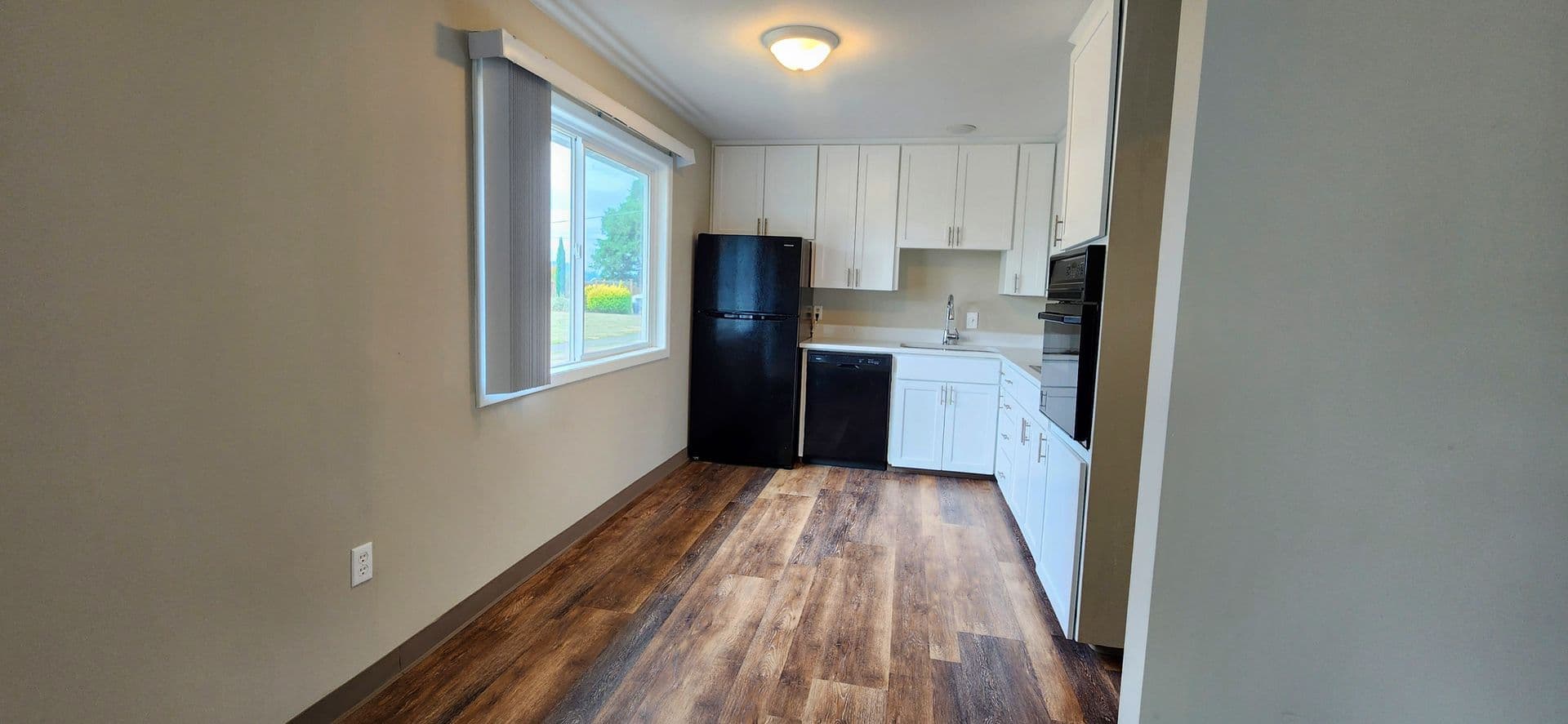 Milwaukie Multiplex: 13214 - 13320 River Rd