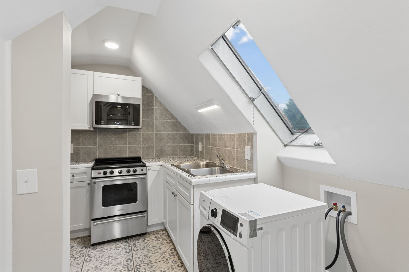 Marietta Apartment: 39 Trammell St SW