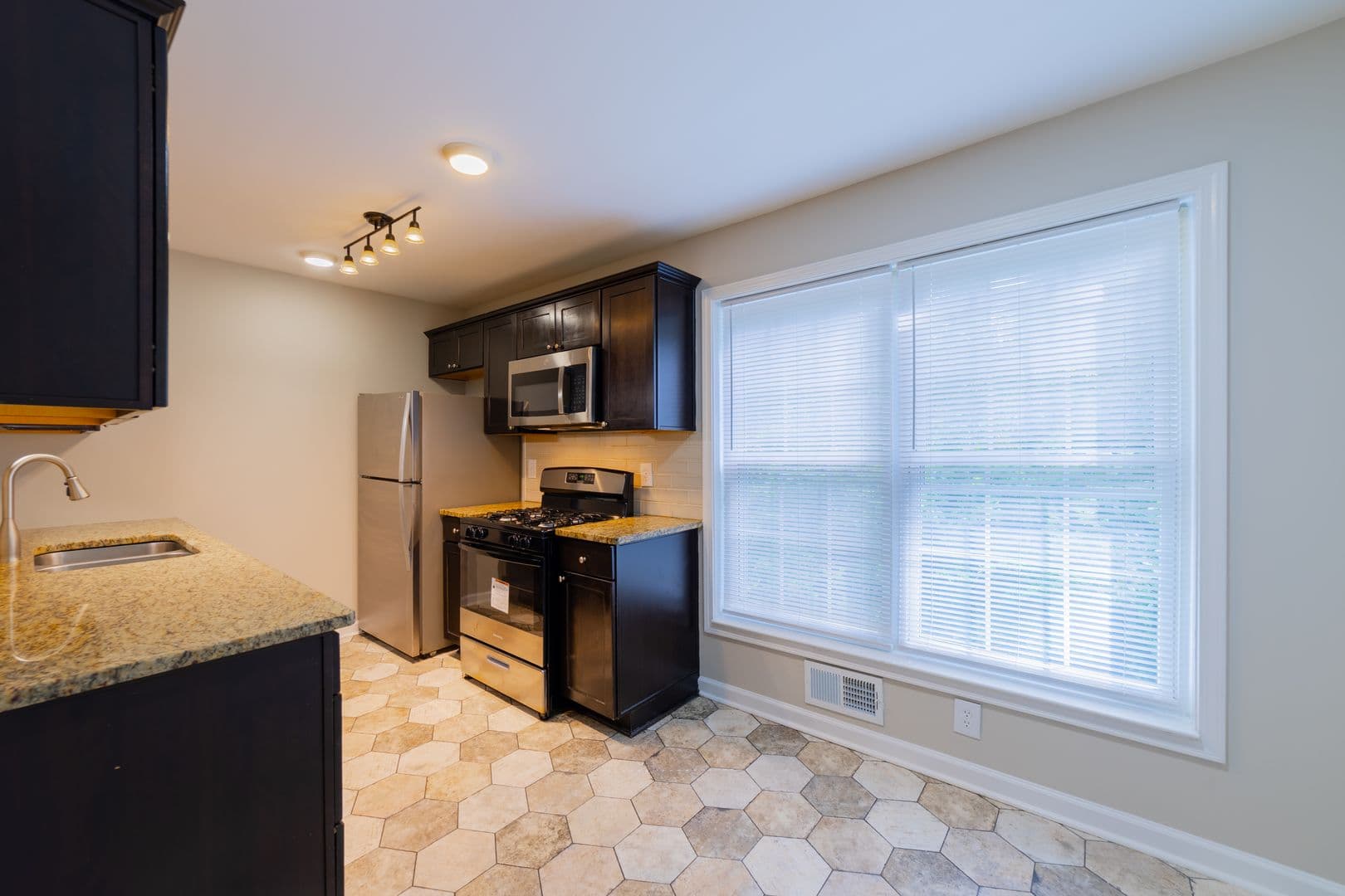 Marietta Townhome: 676 Horizon Place