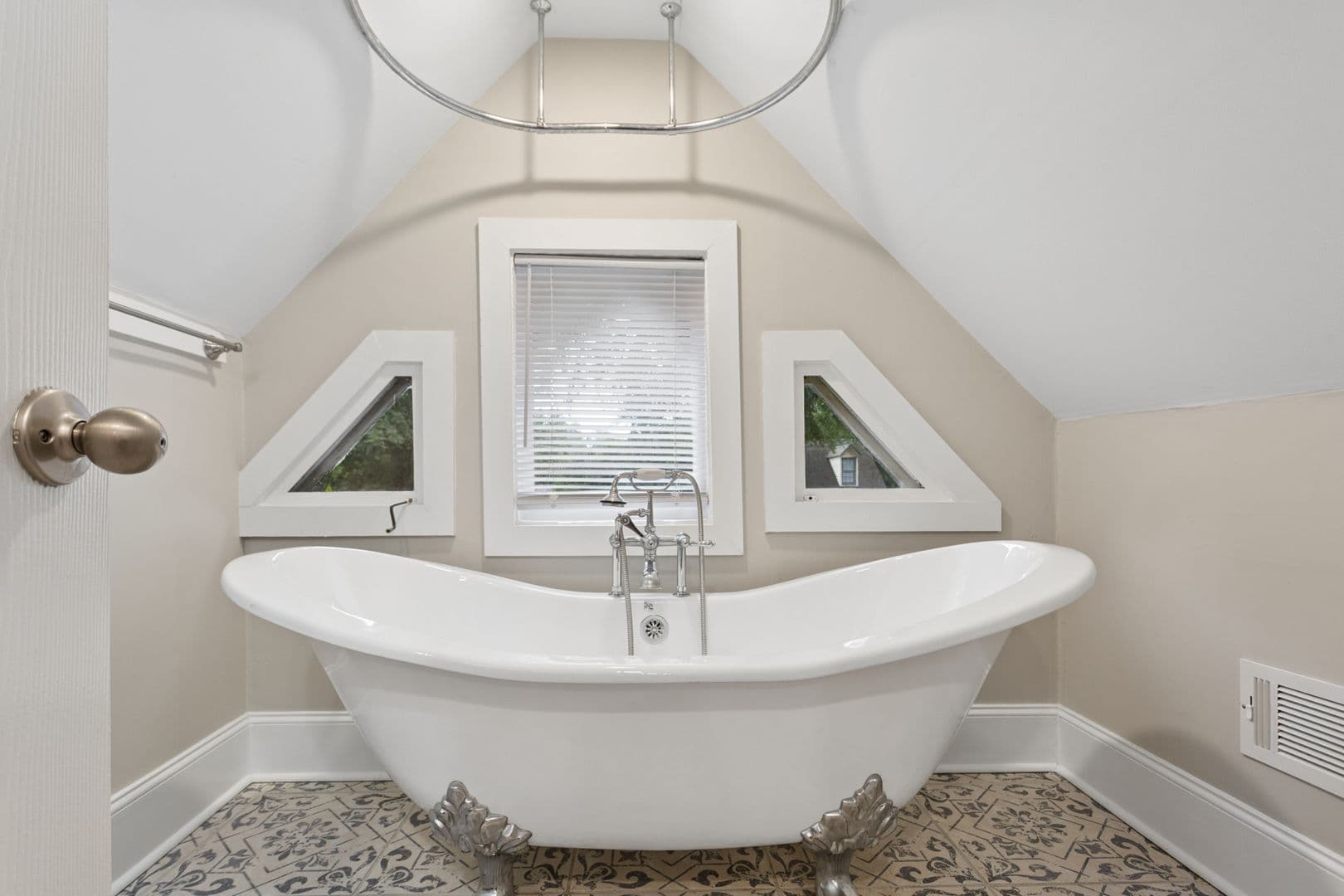 Marietta Apartment: 39 Trammell St SW