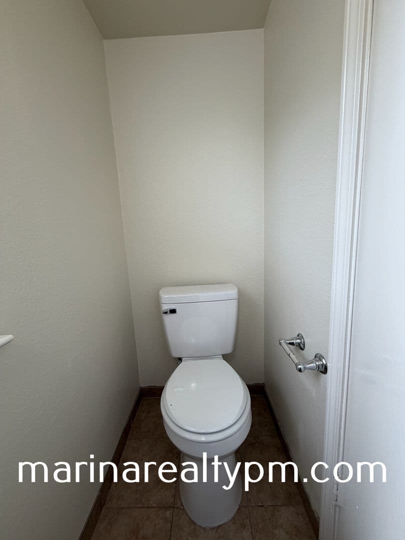 Vallejo House: 115 James River Rd