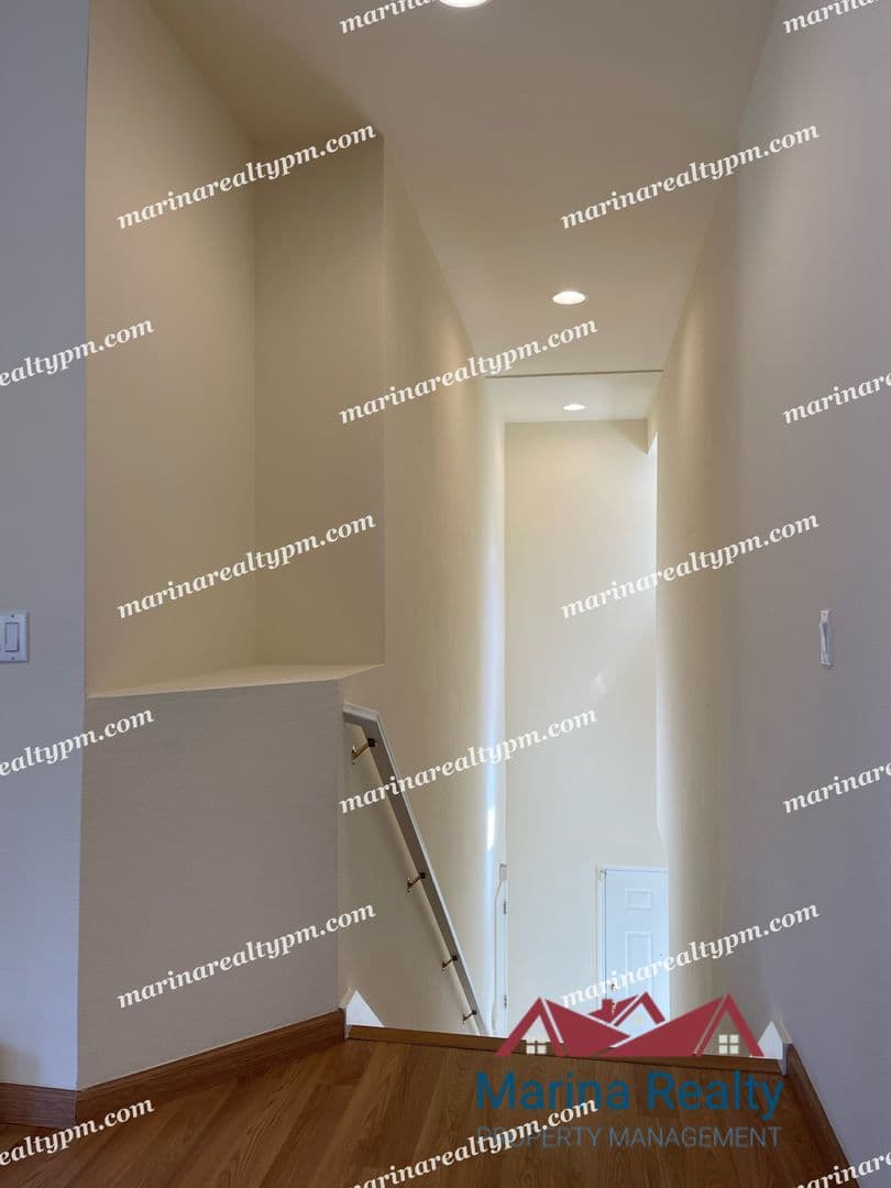Richmond House: 2611 Bayfront Ct