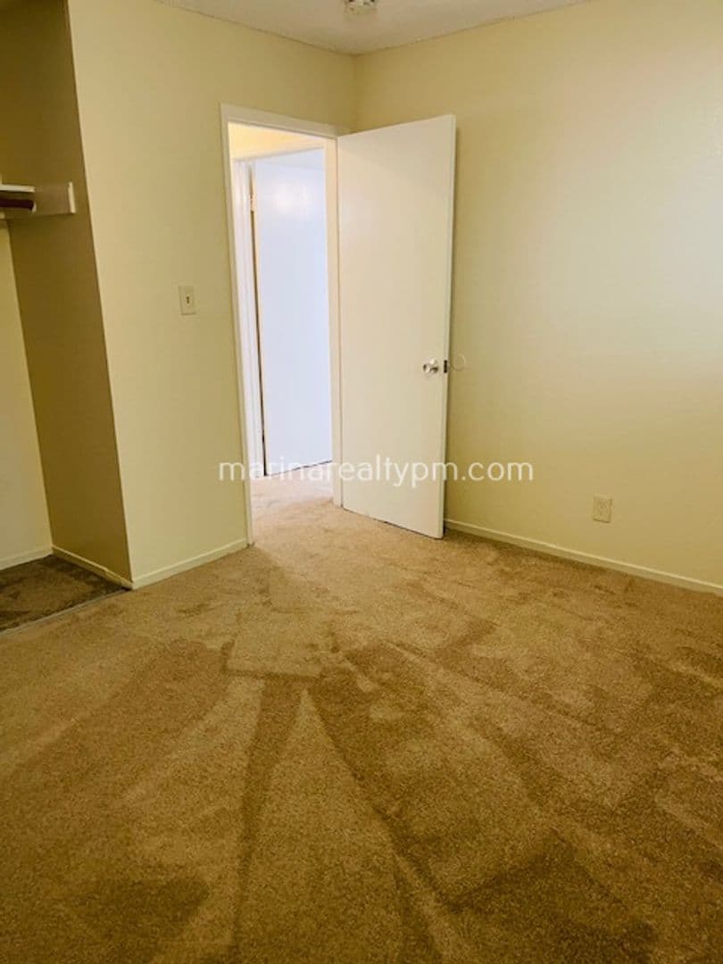 Vallejo Apartment: 1613  Valle Vista St