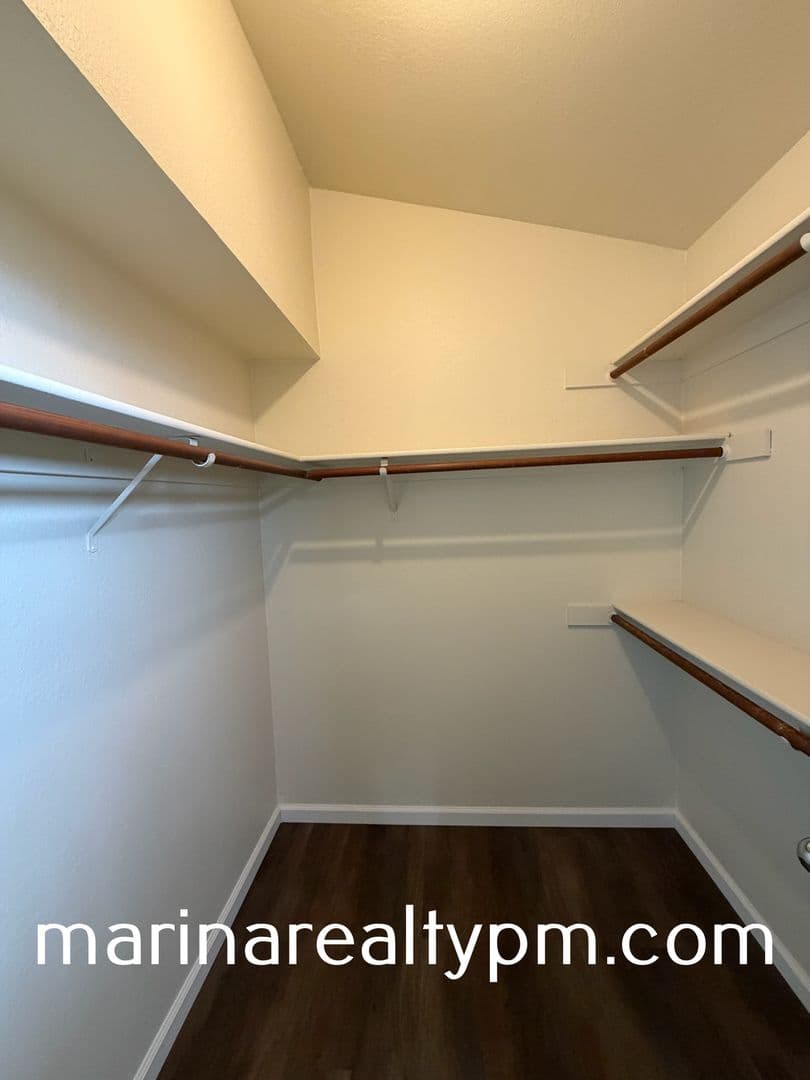 Vallejo House: 115 James River Rd