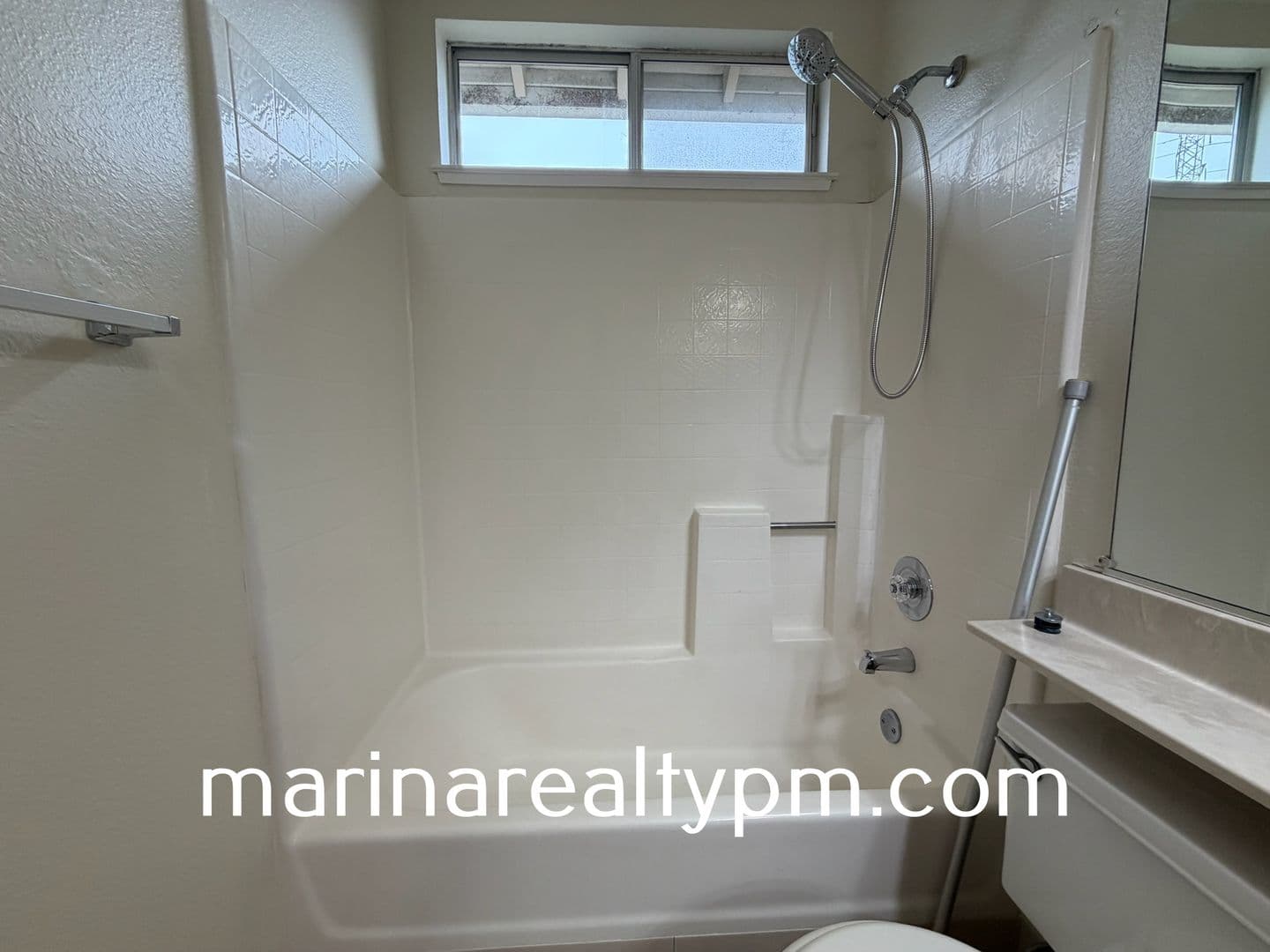 Vallejo House: 115 James River Rd
