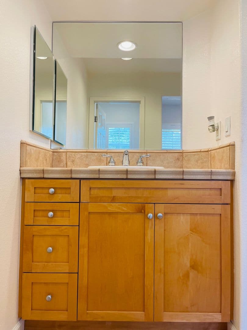 Vallejo House: 4285 Bromley Ct