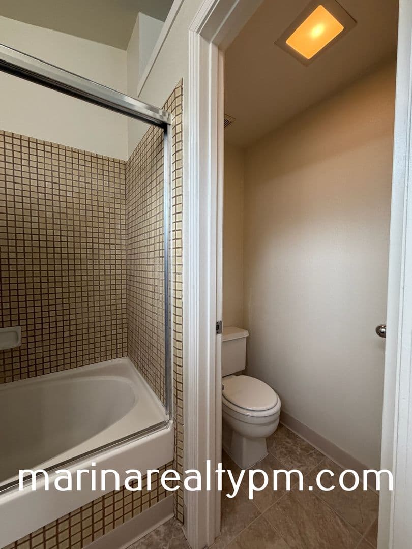Vallejo House: 115 James River Rd