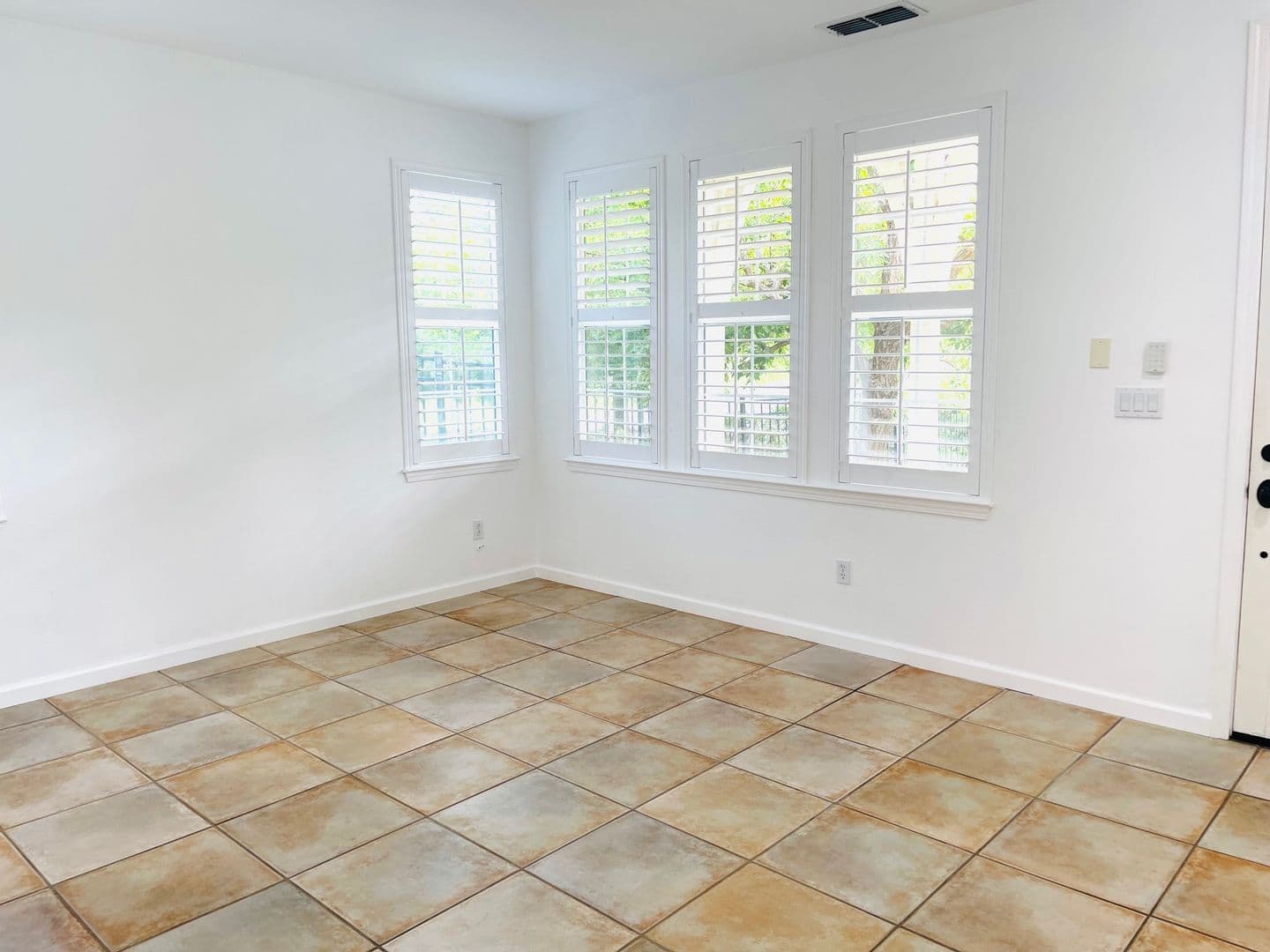 Vallejo House: 4285 Bromley Ct
