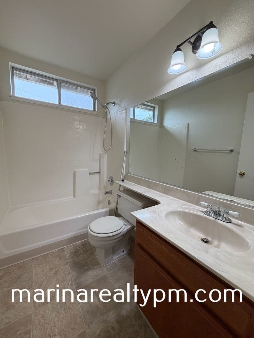 Vallejo House: 115 James River Rd