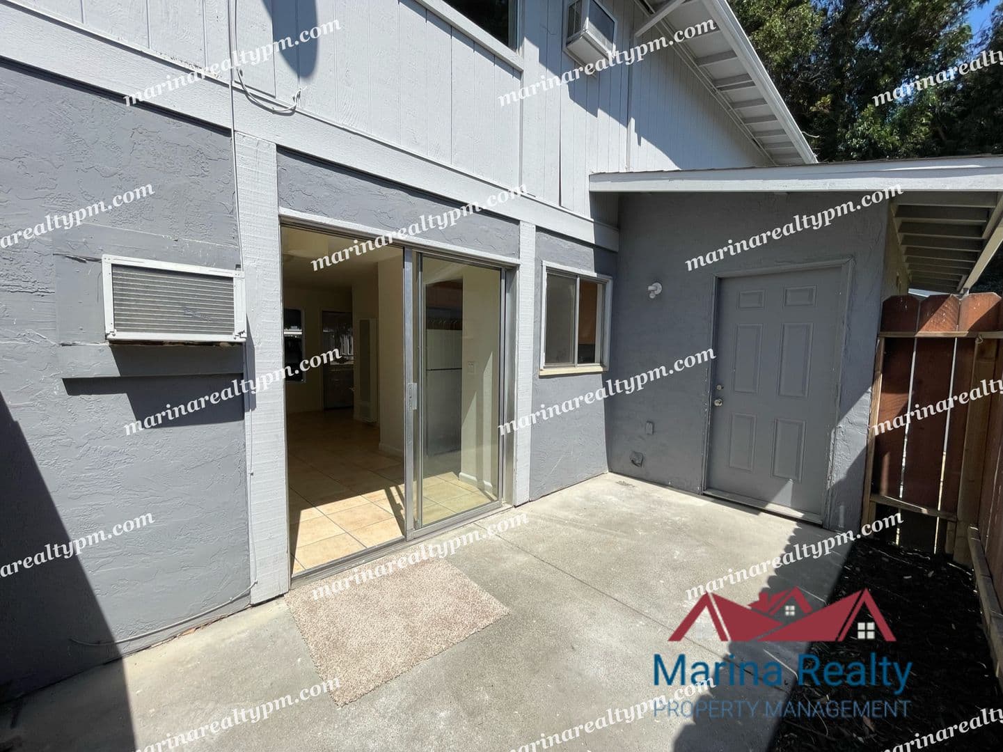 Fairfield Townhome: 211 Del Luz Ct